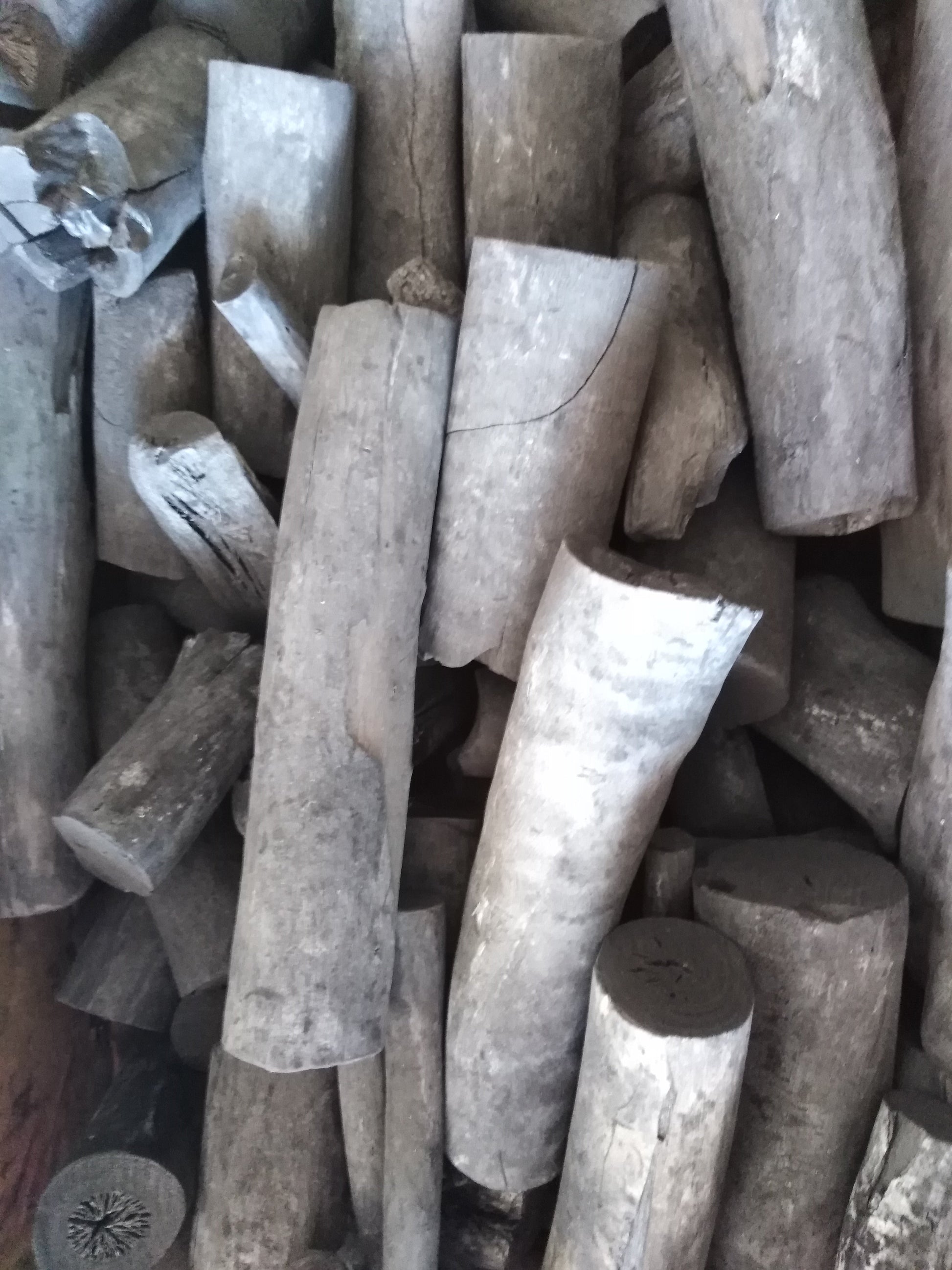 Le charbon de bois Binchotan : un filtre à eau naturel et zéro déchet