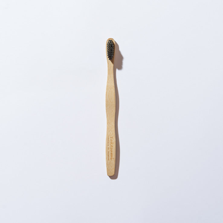 brosse à dents écologique en bambou, poils infusés au charbon de bambou